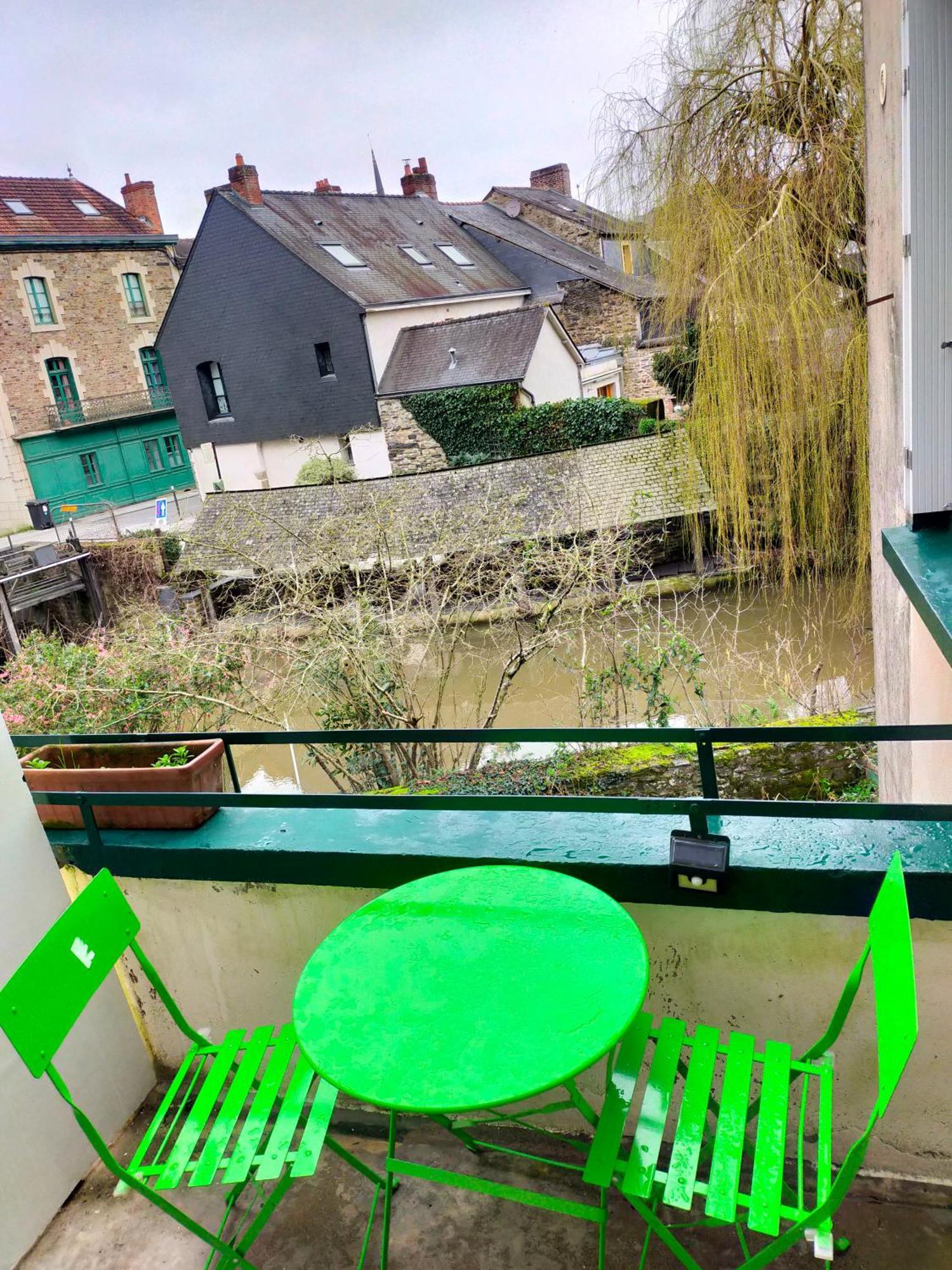 Studio En Rdc Avec Balcon Centre Vitre Extérieur photo