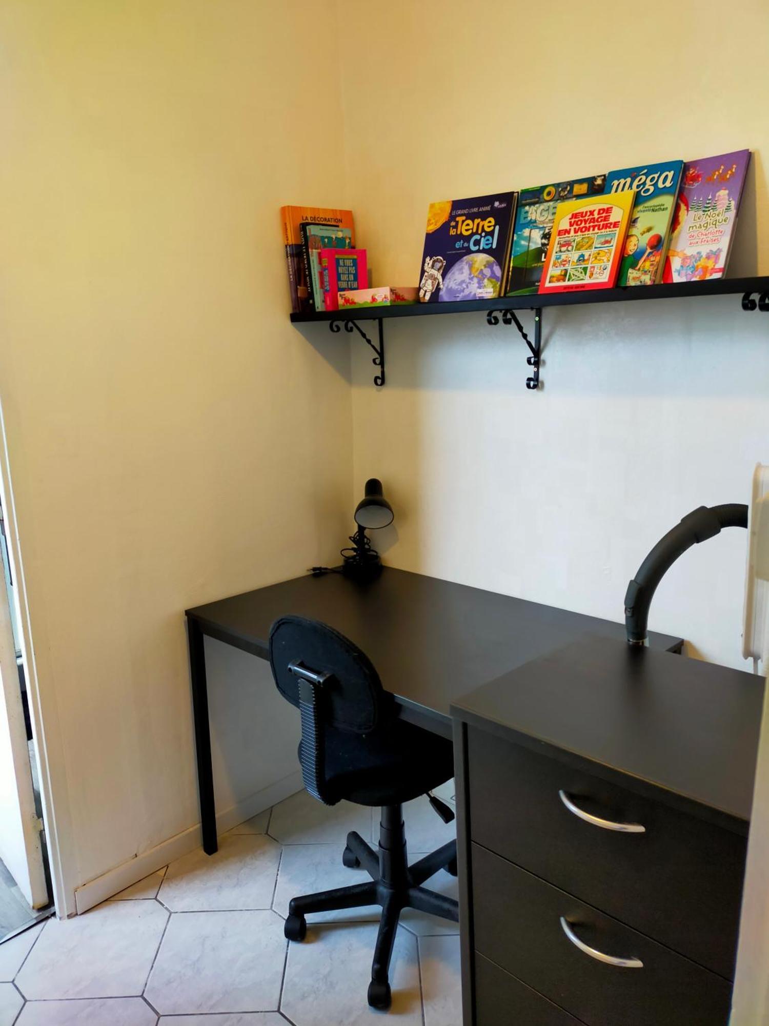 Studio En Rdc Avec Balcon Centre Vitre Extérieur photo