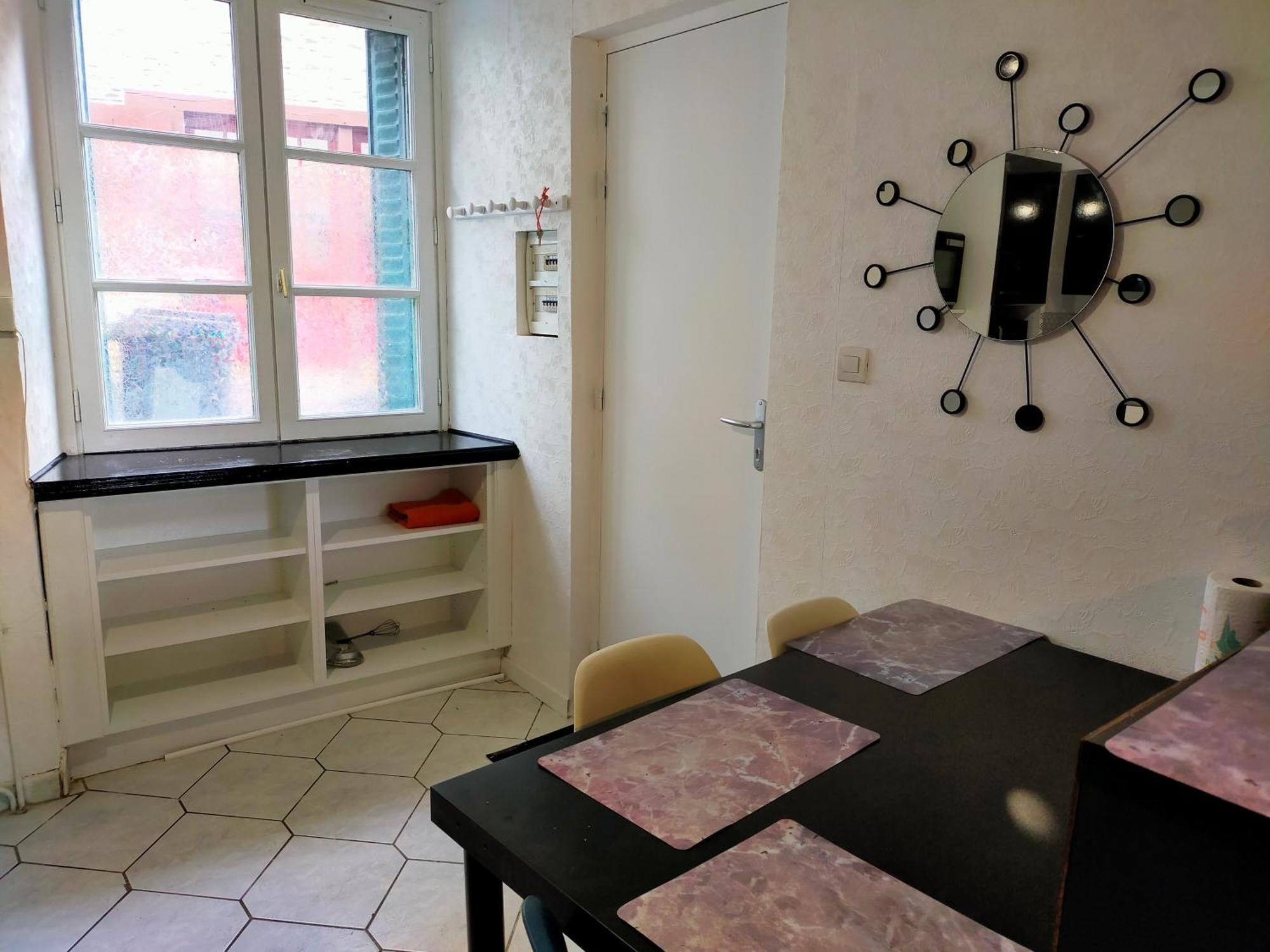 Studio En Rdc Avec Balcon Centre Vitre Extérieur photo